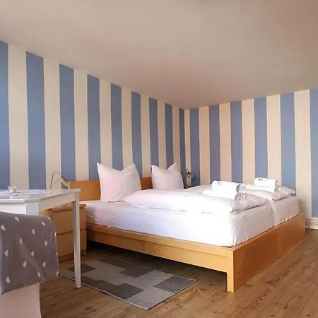 F-1016 Haus Maigloeckchen Doppelzimmer 03 Terrasse, Fruehstueck