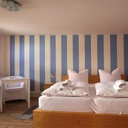 F-1016 Haus Maigloeckchen Doppelzimmer 03 Terrasse, Fruehstueck