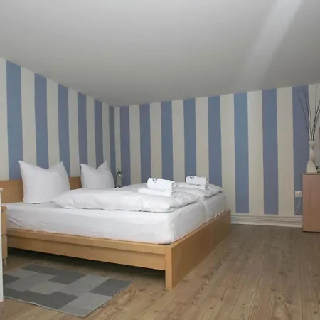 F-1016 Haus Maigloeckchen Doppelzimmer 03 Terrasse, Fruehstueck *