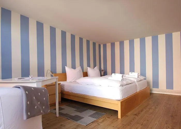 F-1016 Haus Maigloeckchen Doppelzimmer 03 Terrasse, Fruehstueck