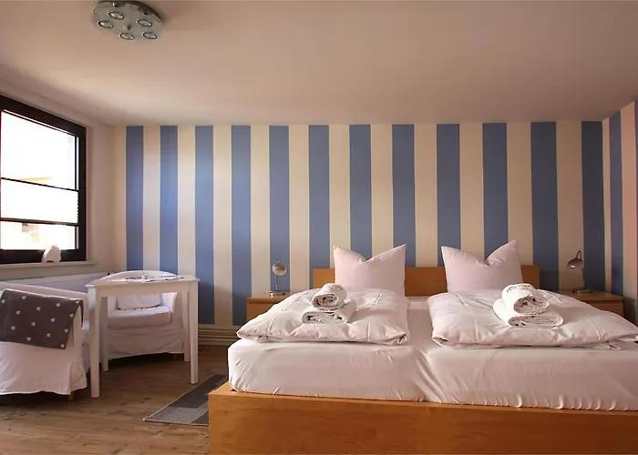 F-1016 Haus Maigloeckchen Doppelzimmer 03 Terrasse, Fruehstueck